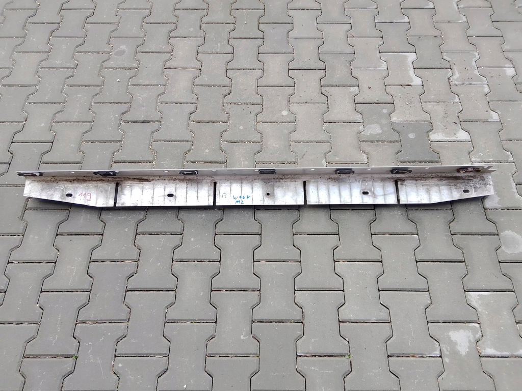 Купить Mercedes ml w164 кронштейн порог правое правого