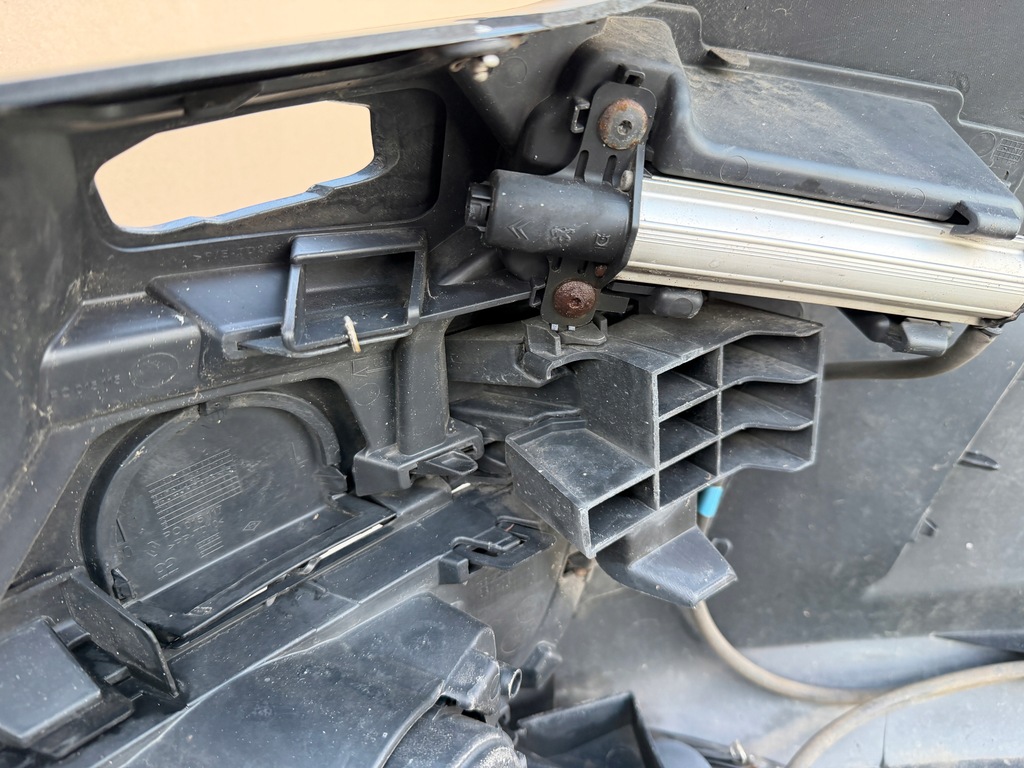 фото №8, Бампер перед передний renault laguna iii 3 gt 620100529r