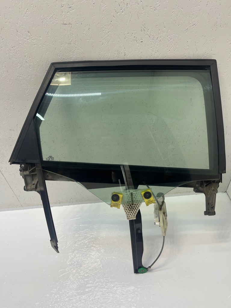 фото №1, Audi a3 8p рамка механизм стекло правый задняя