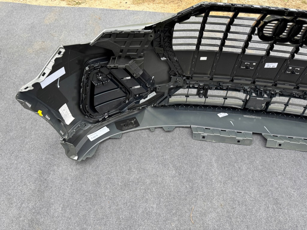 Audi q3 83a бампер передний оригинальный kompletny 4 pdc новый Киев