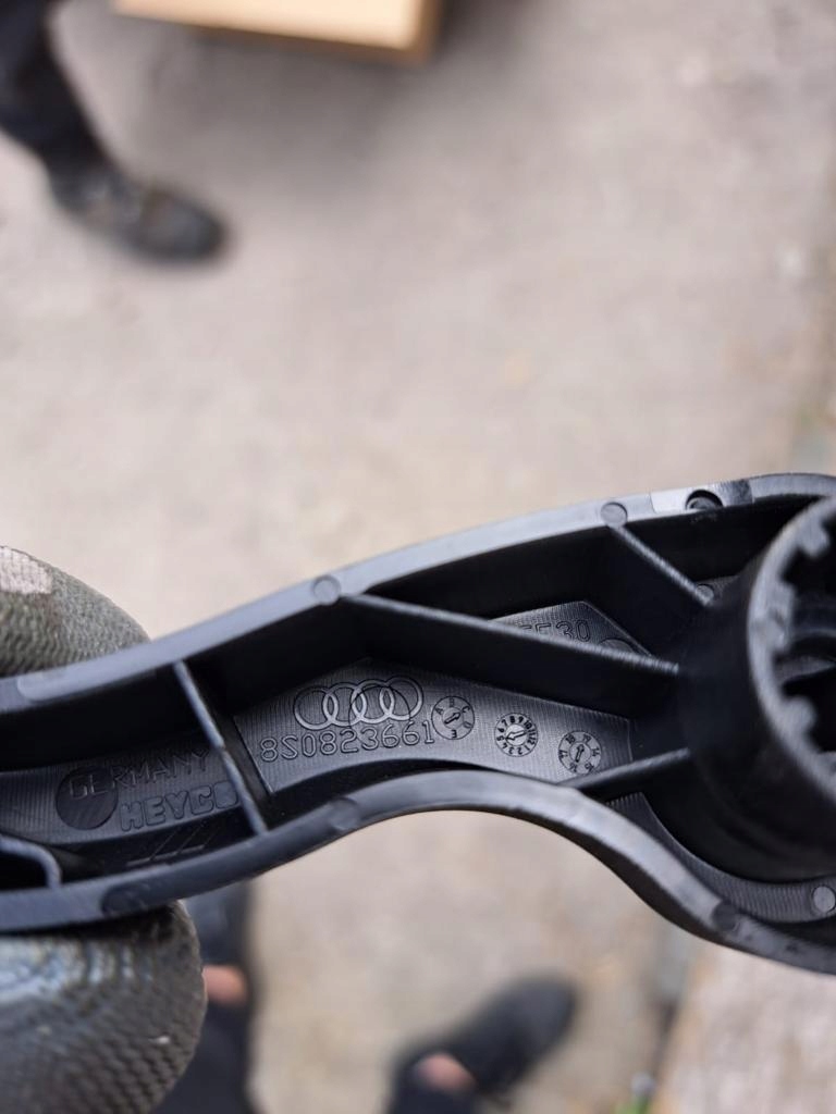 Audi tt 17- 8s0821432a кронштейни крила Доставка