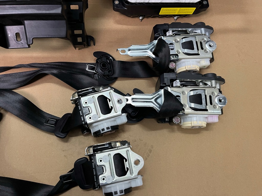 фото №10, Консоль audi e-tron шкіра audi etron панель приладів подушка безпеки ремені панель приладів audi q8 etron