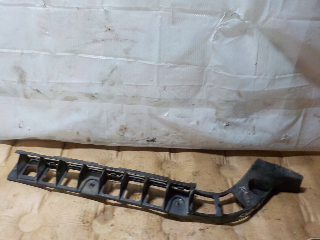 фото №1, Skoda rapid 1.6 tdi 2016r кронштейн бампера правый задняя 5jj807864