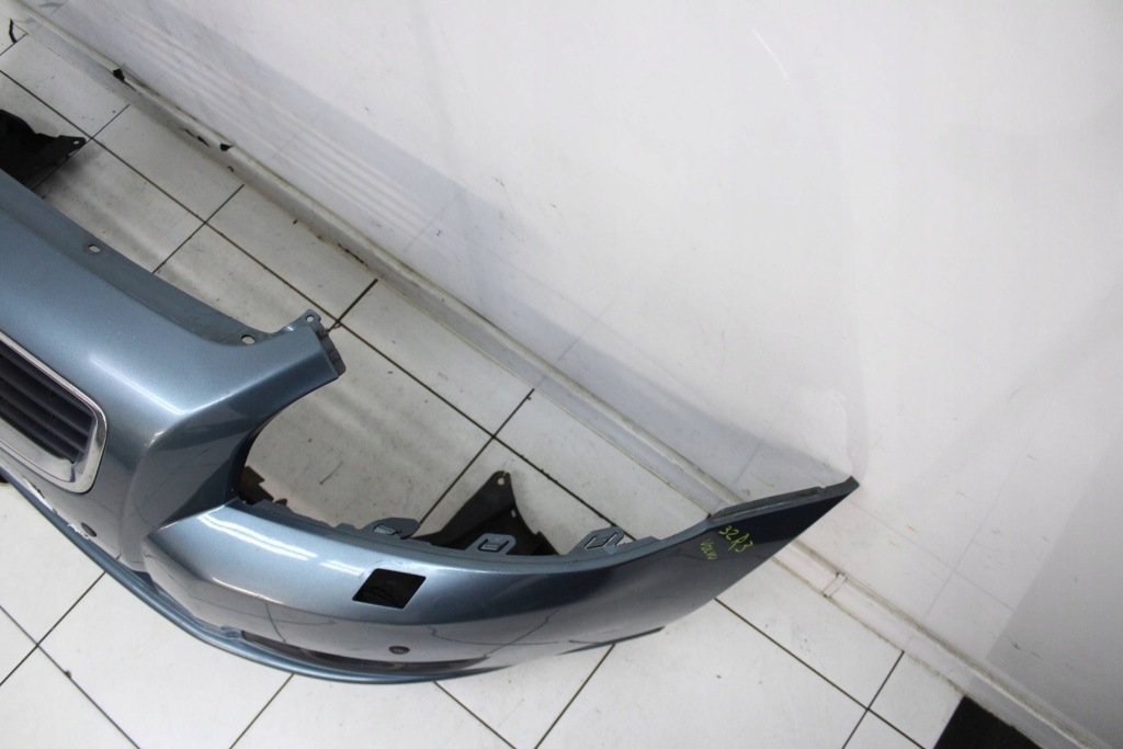 Volvo v50 lift 2007r- бампер перед передний + решётка радиатора 479 - код лакокрасочного покрытия Цена