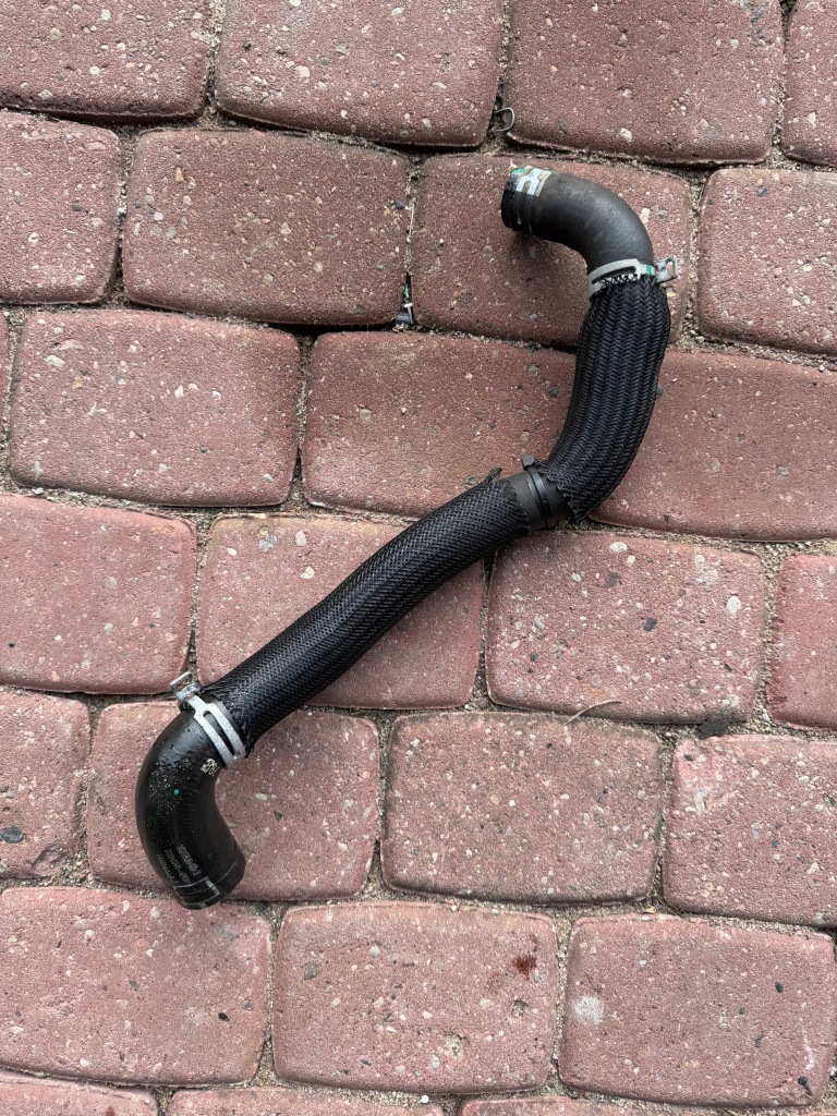 Купить Шланг пабтрубок  воды renault arkana 1,3 tce 215014324r