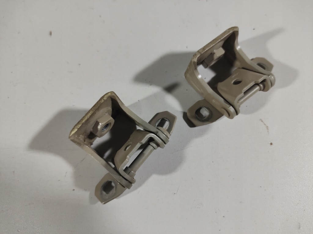 фото №4, Jeep compass 17r- петли крышки багажника