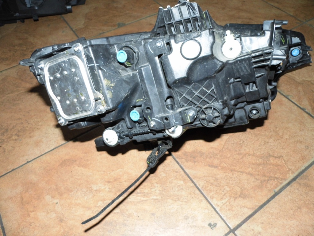 фото №9, Volvo s60 iii v60 ii 20' лампа левый перед mid led 32314164