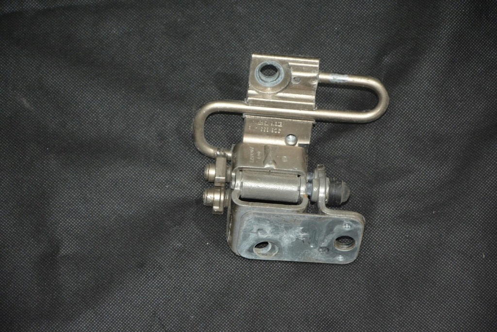 фото №1, Петля дверь задняя vw cc 3c8833411b 3c8833412a