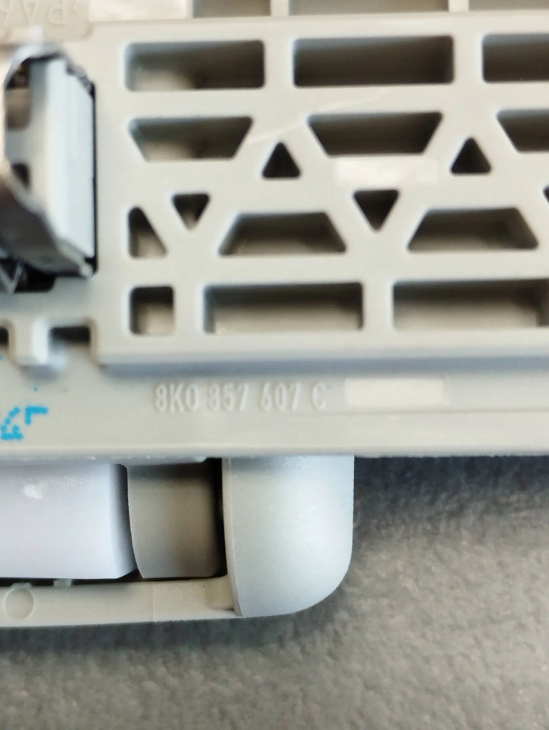 фото №3, Audi a6 c7 4g ручка потолочный задняя 8k0857607c