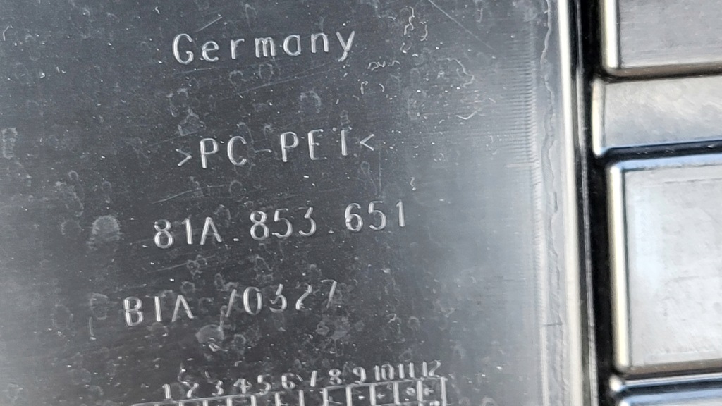 Решётка  радиатора решётка радиатора перед audi q2 81a 16-20 оригинальный номер 81a853651 новый! идеальный! Цена