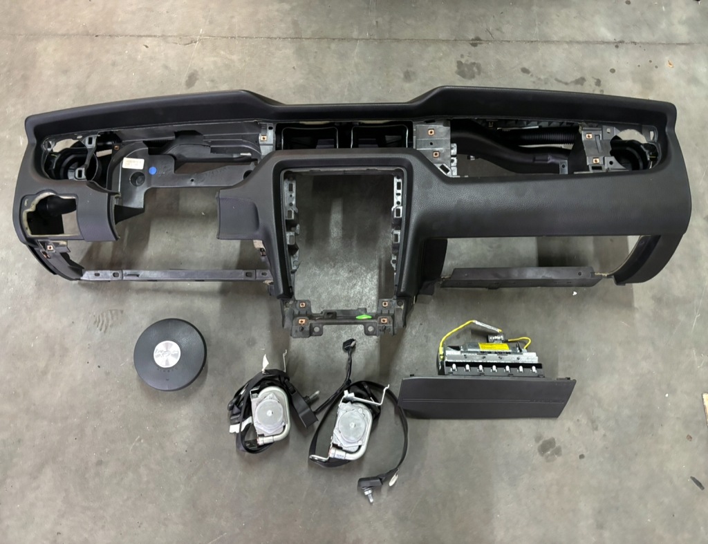 фото №1, Ford mustang gt v lift cabrio приборная панель приборная панель подушки безопасности orginał