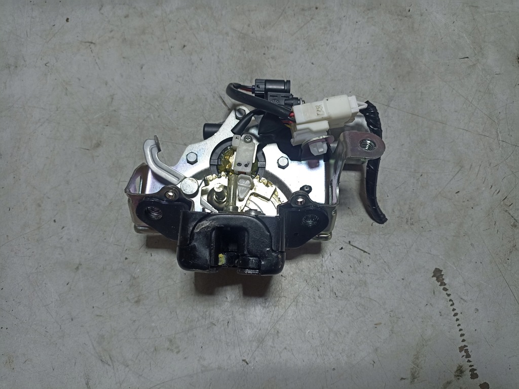 фото №1, Subaru forester v lift замок крышки багажника