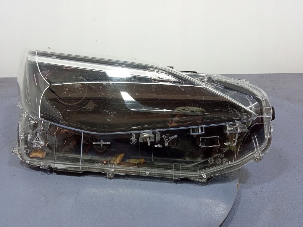 фото №1, Toyota yaris cross 21- фара правый лампа eu 0d-310