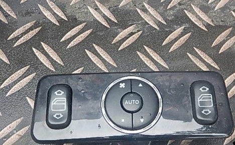 Купити Mercedes ml w163 рестайлінг  панель кондиціонера скло