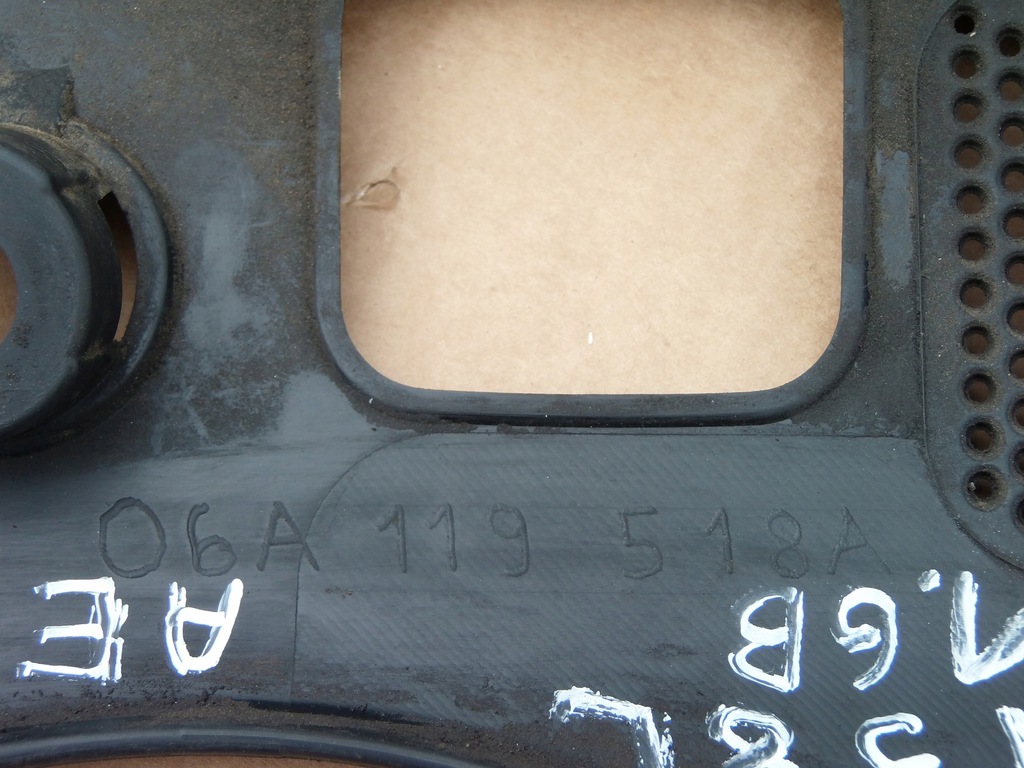 фото №7, Защита двигателя верхний 06a119818a audi a3 8l 3 дверь