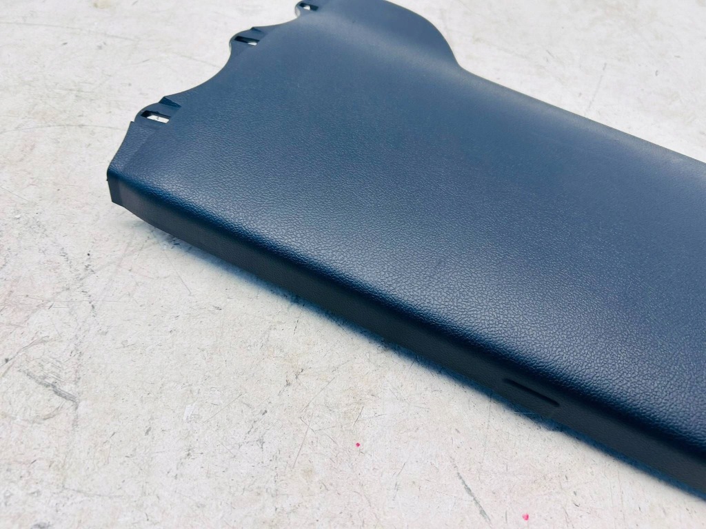 Corolla cross гібрид накладка корпус сидіння акумулятора середня 76971-47020 Зі Шроту