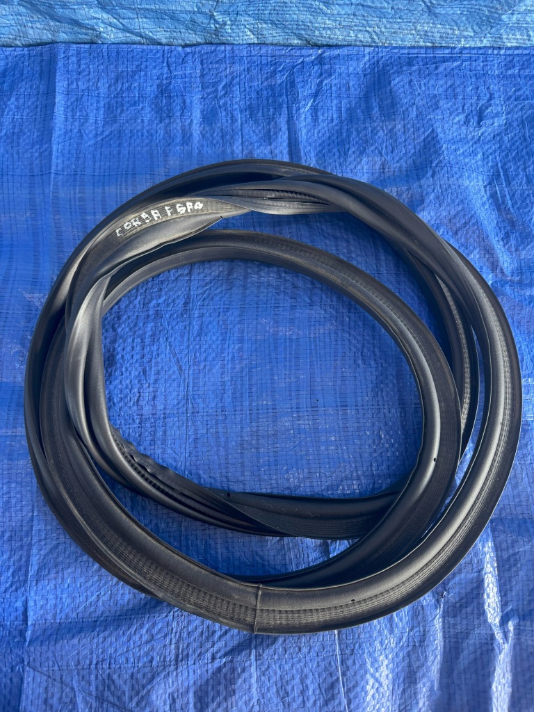 фото №1, Прокладка кришки багажника opel corsa f електрик