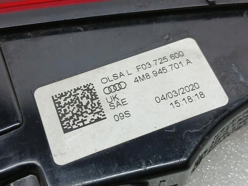 Отражатель задний левое  audi 4m8945701a q8 Недорого