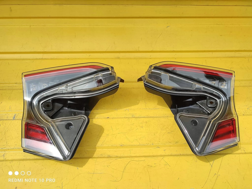 фото №1, Toyota chr лампа левая правая задняя w крышка