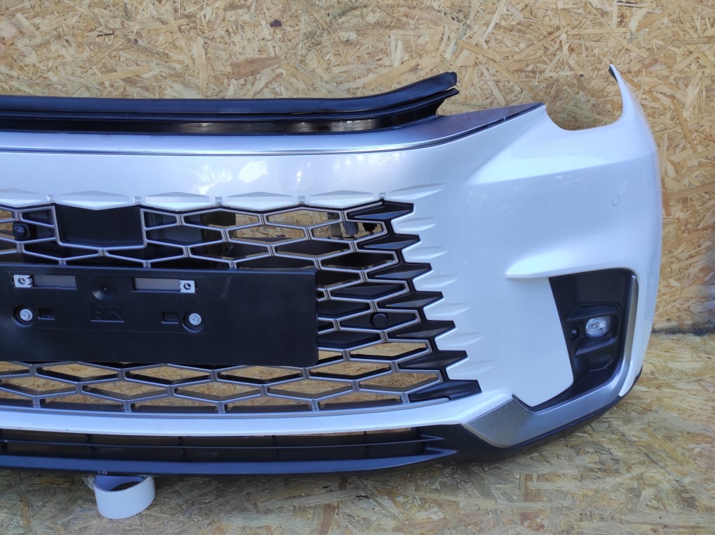 Бампер передний lexus lbx 6pdc 2ym Киев