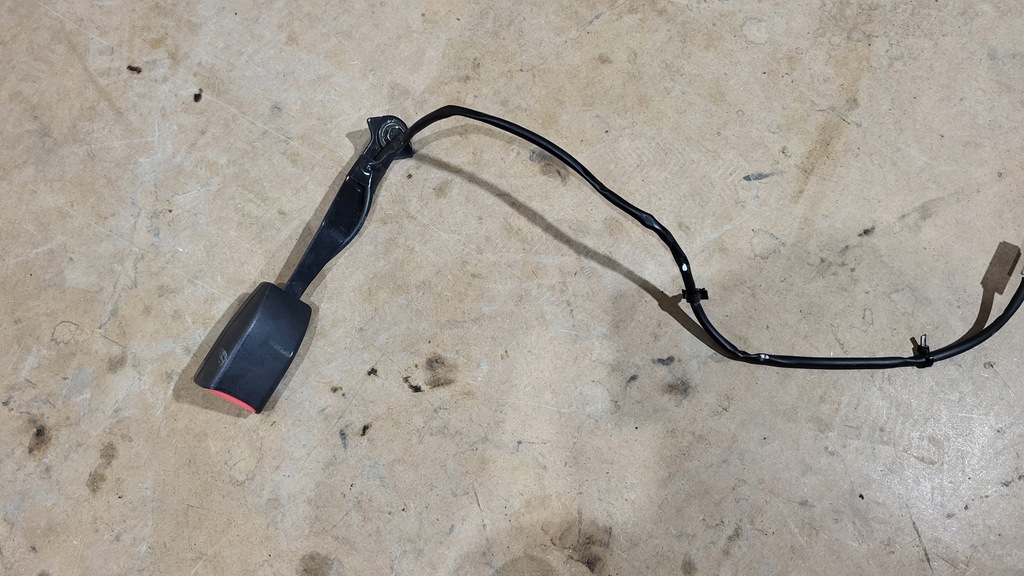 фото №2, Клипса поперечина левый перед mazda 5 cr 05-