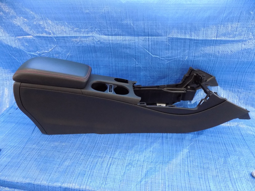 фото №8, Туннель средний подлокотник mercedes w176 amg