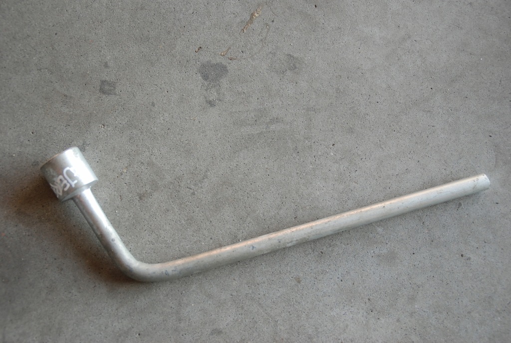 фото №1, Pajero iv ключ do kół