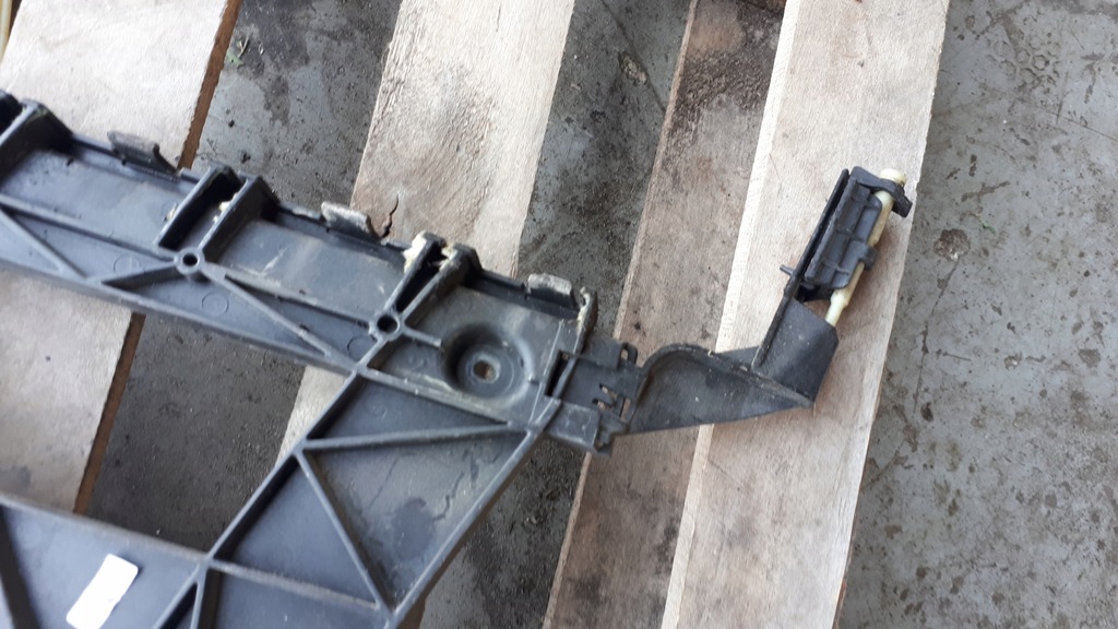 фото №7, A4 b8 s4 направляющая бампера левый правый задняя sedan kpl