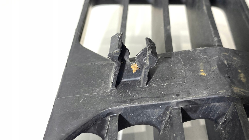 фото №11, Решётка бампера audi a4 b5 lift 8d0807683