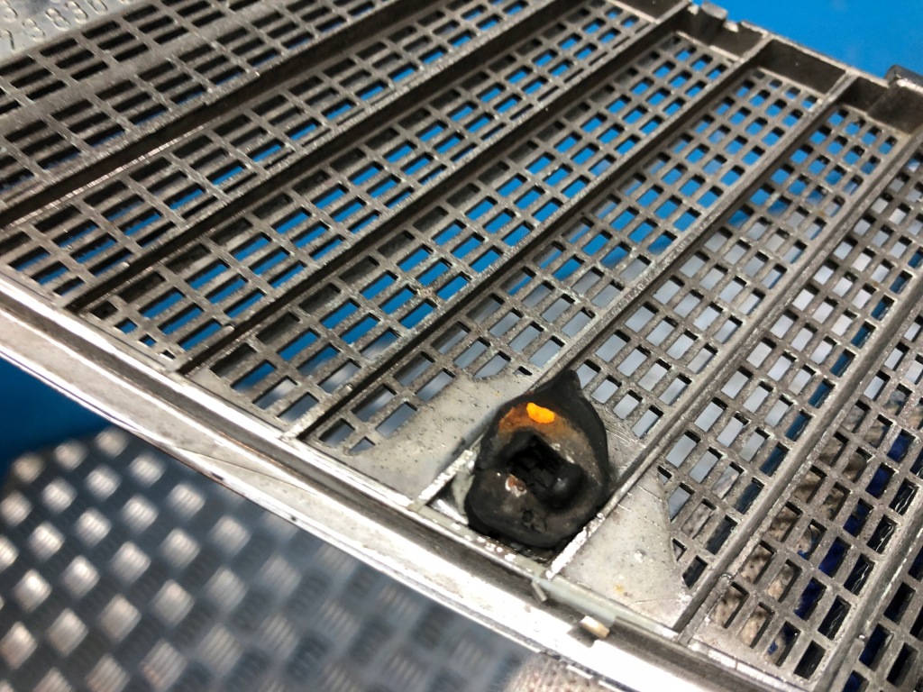 Mercedes w123 c123 купе решітка жабо хром 1238360665 Доставка