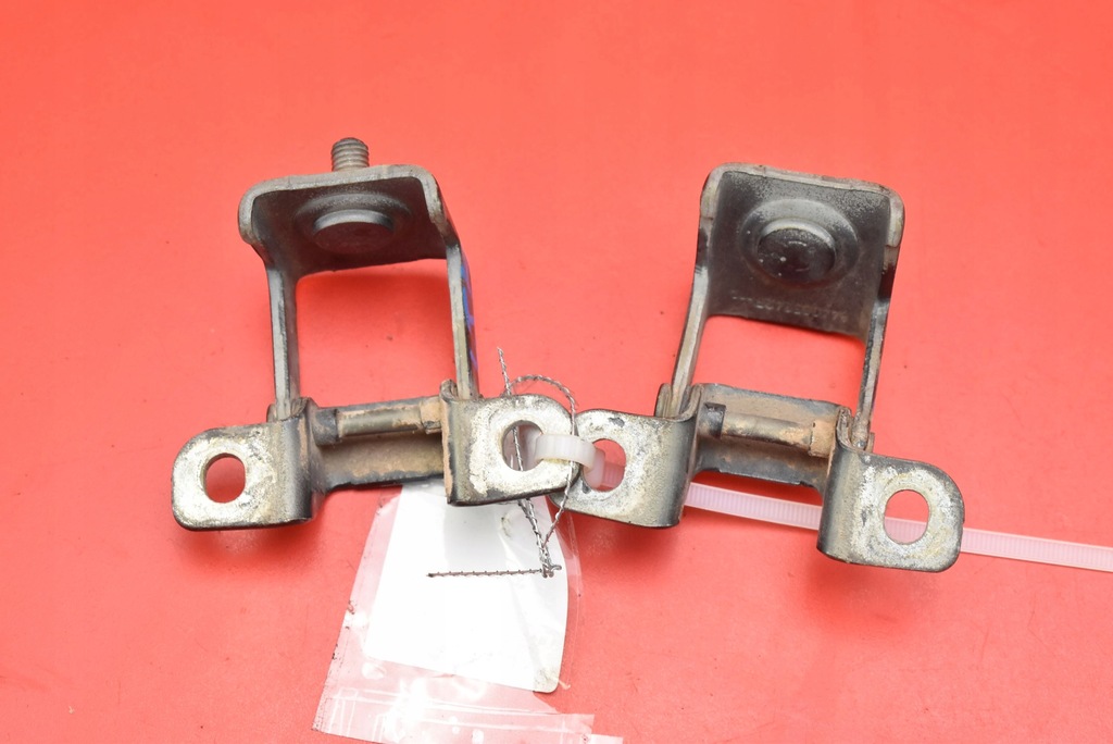 фото №1, Петля петли крышки dacia duster 1 i 15r