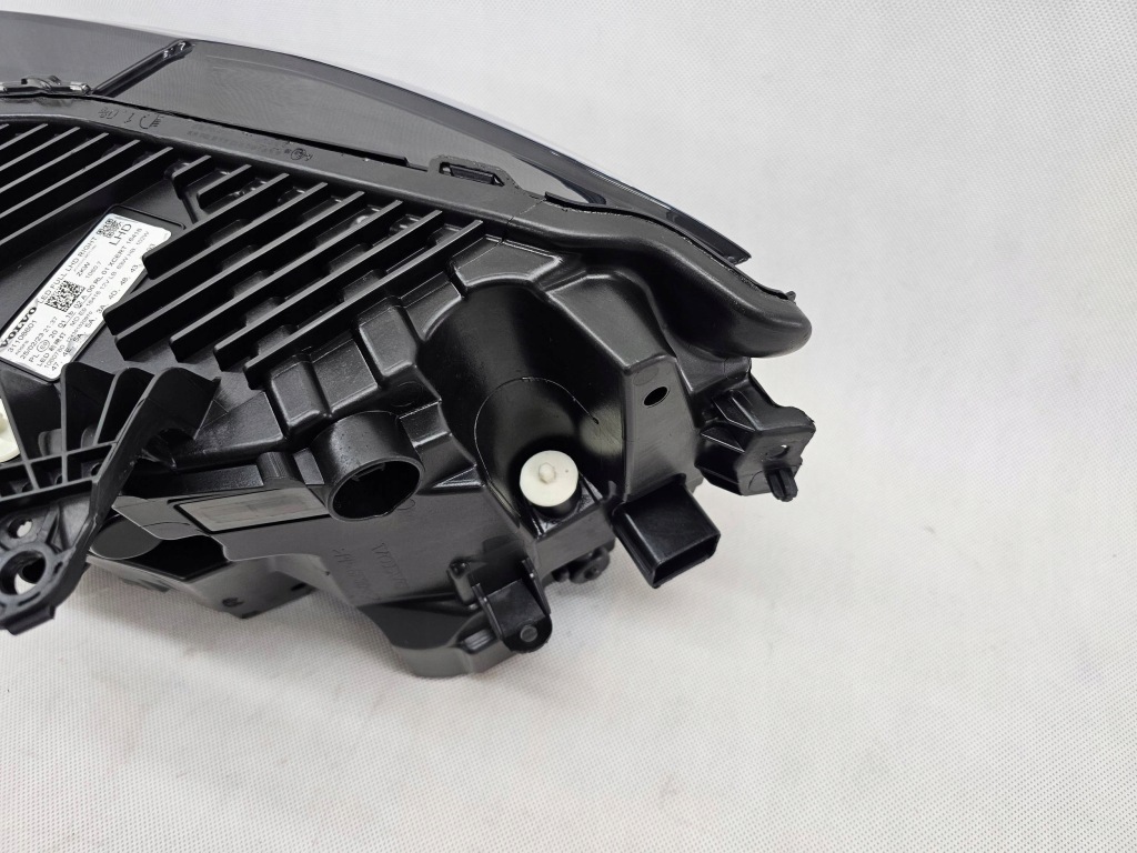 Купить Volvo xc60 2 2017+ фара перед правый  full led европа 31108601