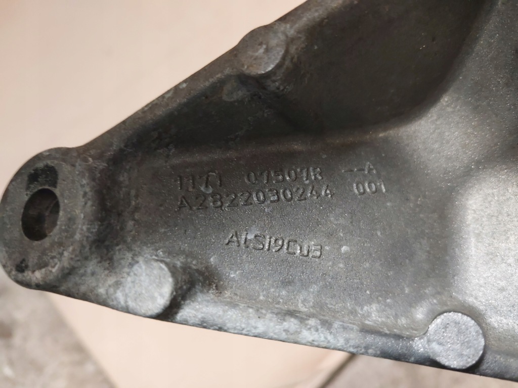 фото №3, Кронштейн опора генератора renault scenic iv 1.3 tce автоматическая коробка передач 117107507r