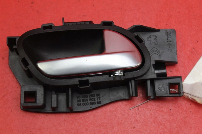 фото №1, Ручка внутрішня права перед peugeot 301 15r