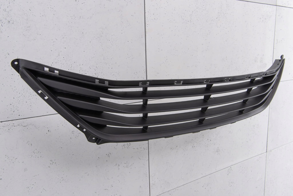 фото №10, Hyundai elantra v md 2010-2013 решётка бампера средняя 865603x700