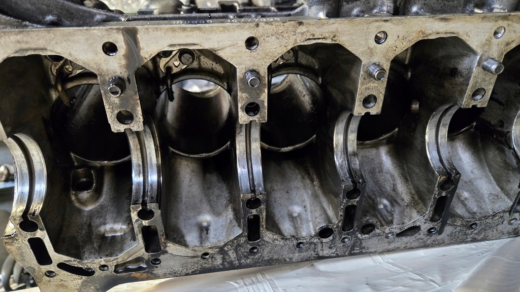 фото №13, Блок двигателя 2.4 d5 volvo xc90 xc60 xc70 v70 2 3 s60 s80 2 30677367 d5244t