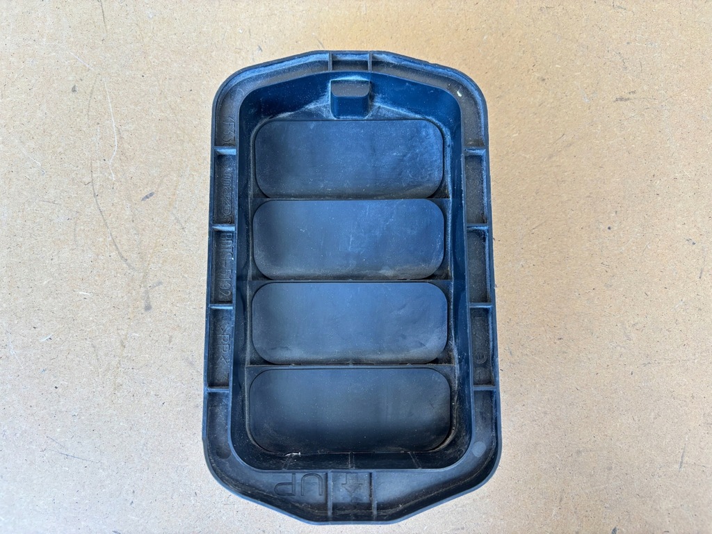 фото №1, Mazda cx50 23- решітка вентиляційна