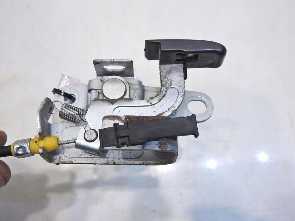 фото №6, Ручка трос крышка заливной топлива mazda 5 i lift