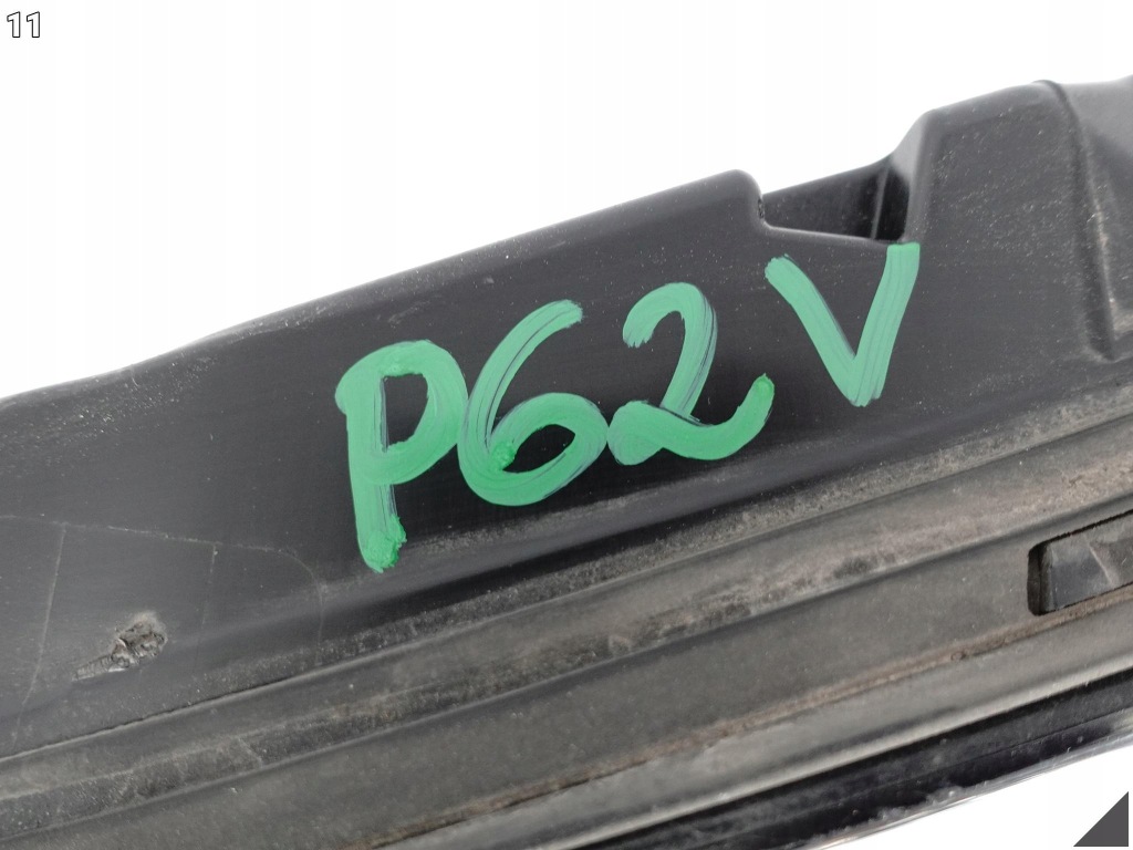 Porsche macan 95b gts рестайлінг  18- фара led накладка середня w багажник тонована Оригінал