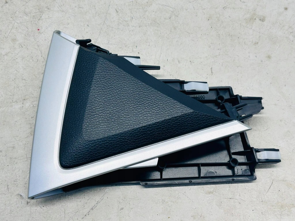 Corolla cross накладка панелі консолі тунель середнього 58833-16030 Зі Шроту