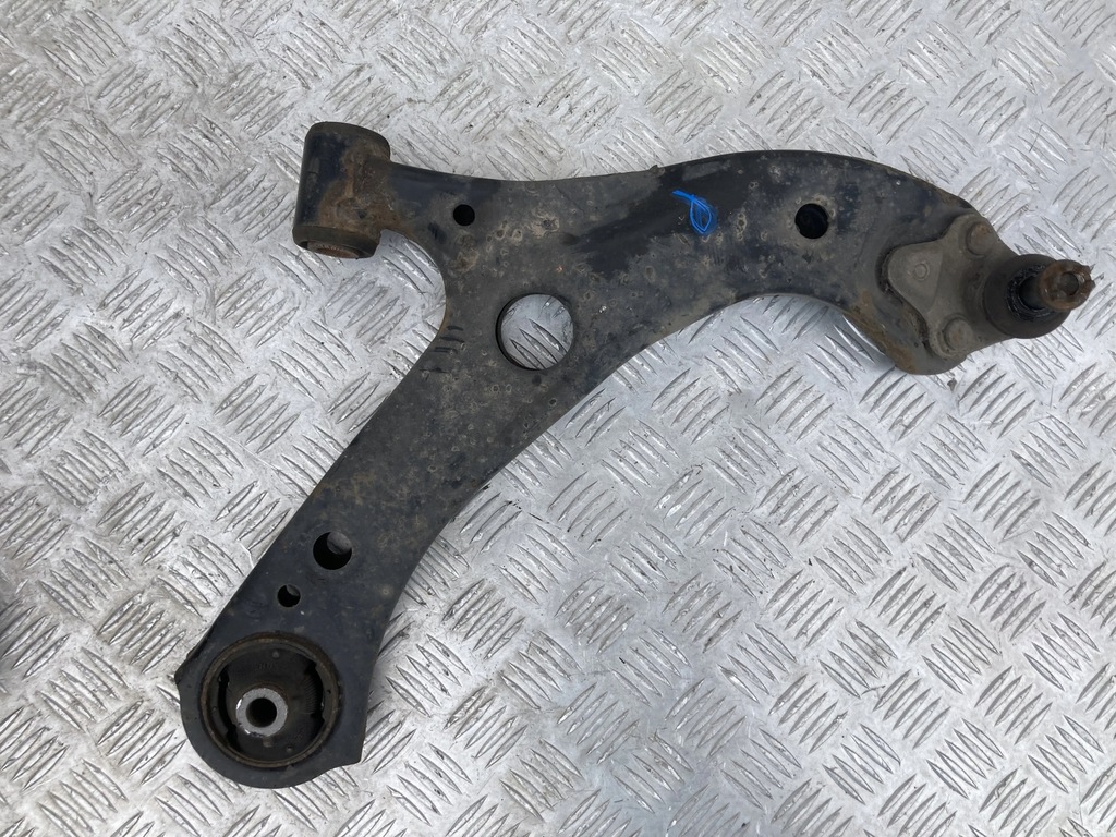 фото №1, Рычаг правый перед prius iv 15- 1.8 h