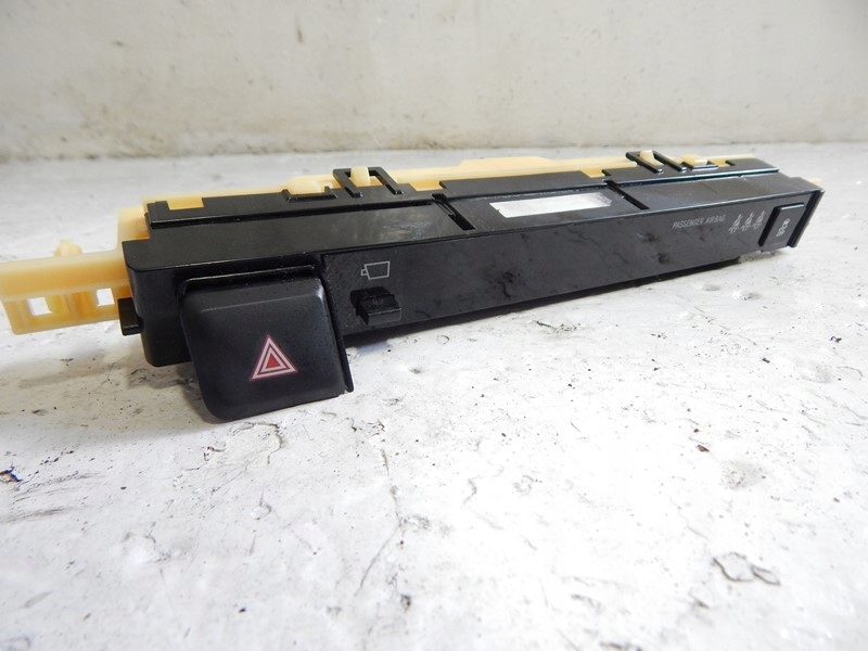 фото №1, Выключатель аварийных toyota rav4 13-19