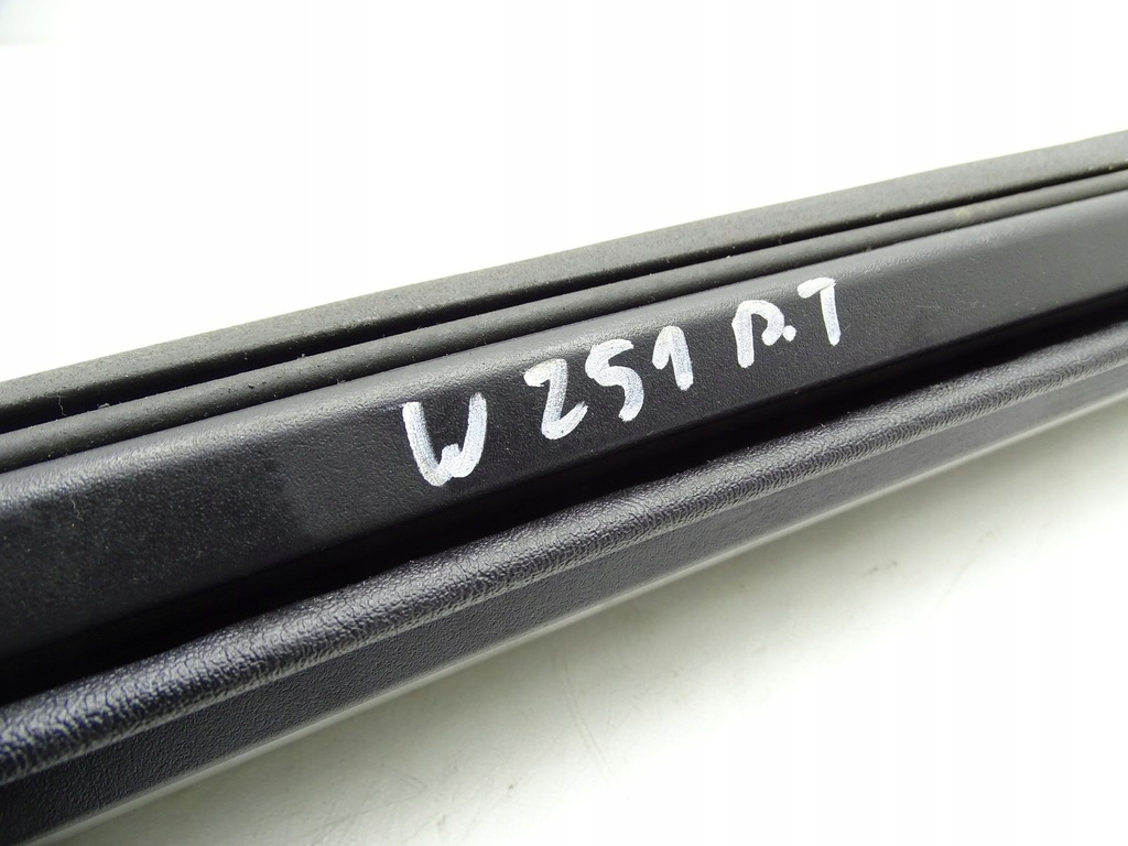 фото №3, Шторка дверь правый задняя правая задняя mercedes r w251 a2518100620