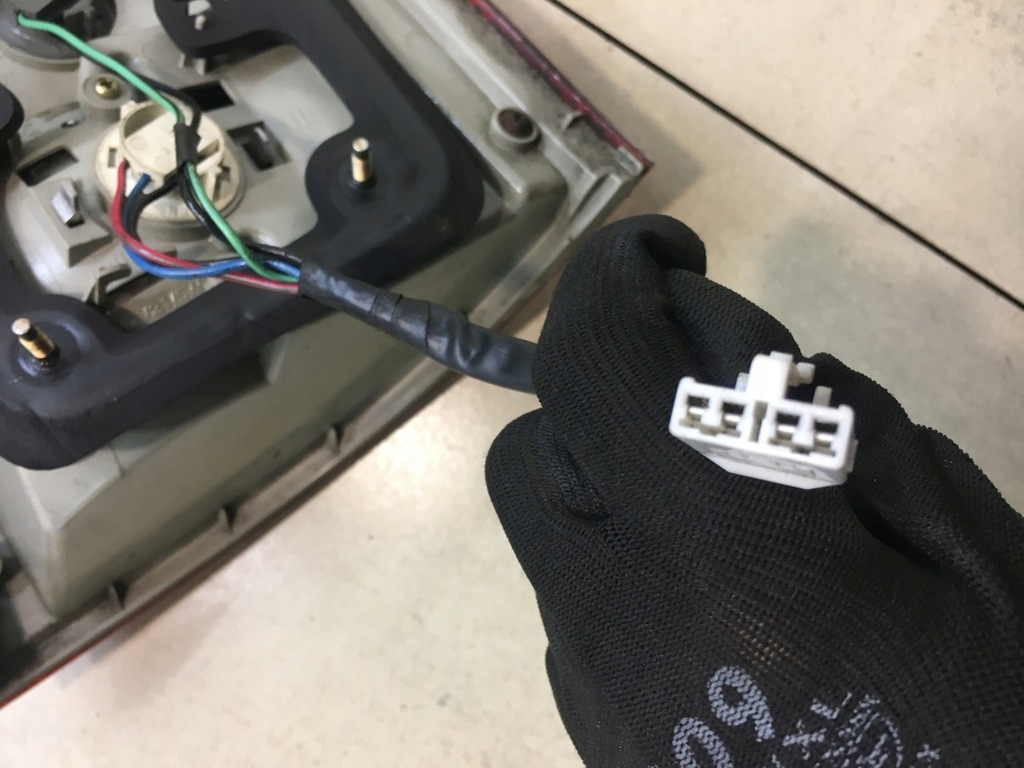 фото №7, Лампа лівий задня kia carens ii 2.0 crdi