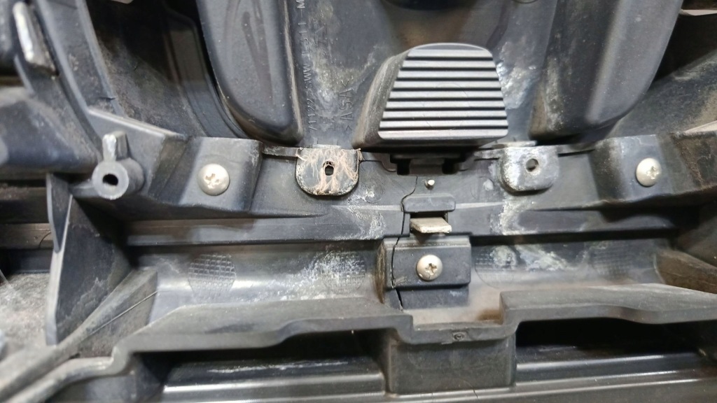 Honda cr-v 3 рестайлінг  09-12 бампер передній перед решітка радіатора решітка радіатора колір nh737m Недорого