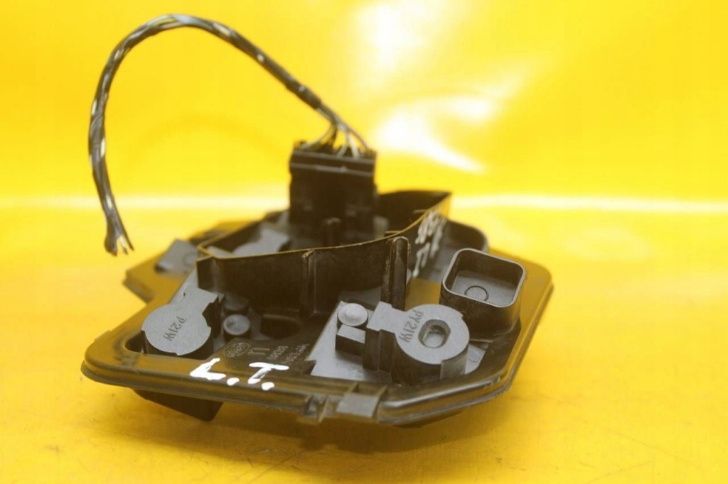 Вкладиш фари ліва задній opel astra h 3d 16139500 в Україні