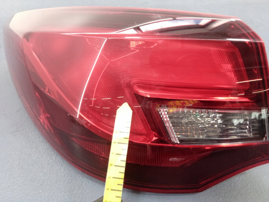 Astra j седан лампа задній ліва зовнішня 25870153 Оригінал