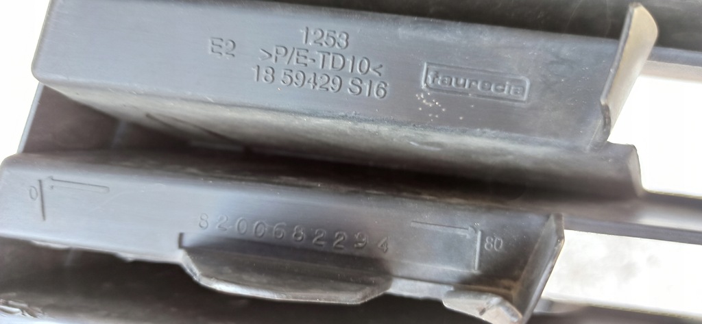 фото №7, Renault clio iii 05- решітка бампера перед 8200682294