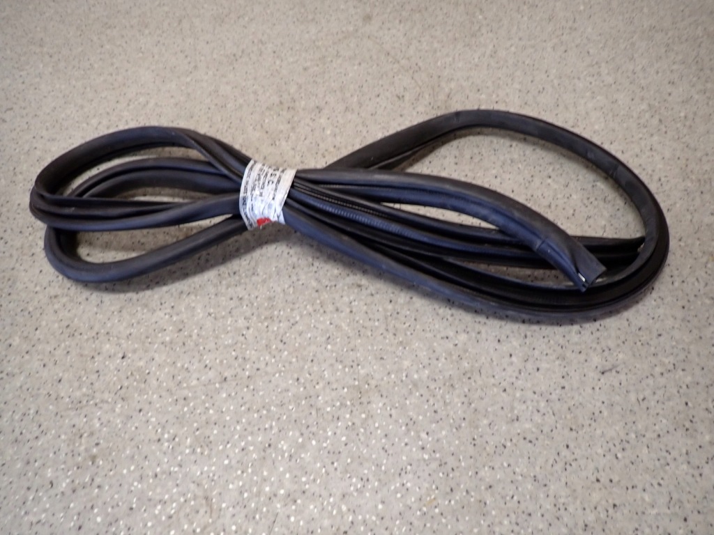 фото №1, Toyota yaris iii 11- прокладка двері задня правих