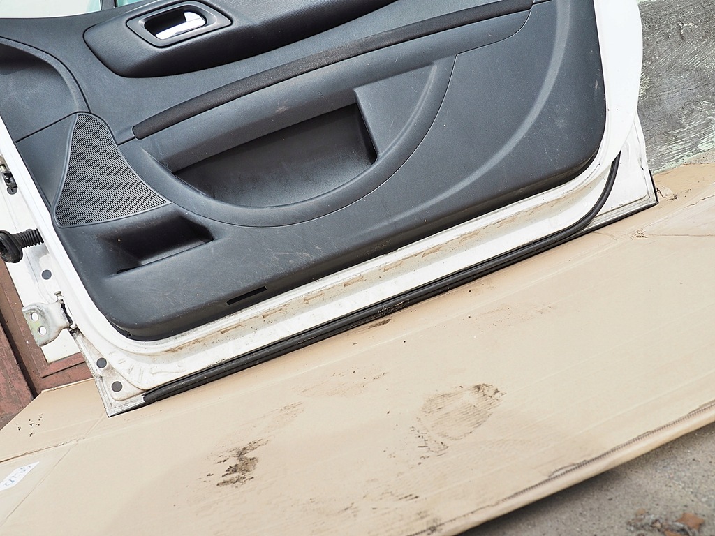 фото №8, Citroen c4 coupe 3-d дверь правое лак ewpa белый ładne